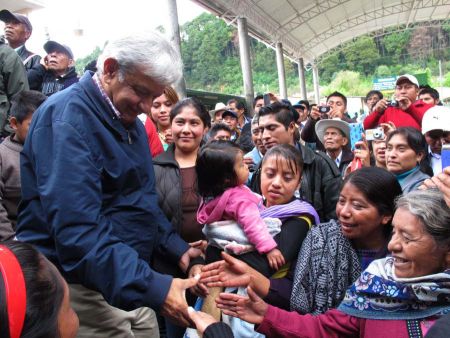 AMLO indigenas.jpg