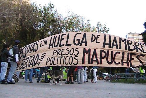 Manifestación_mapuche_Valpo_2010.jpg