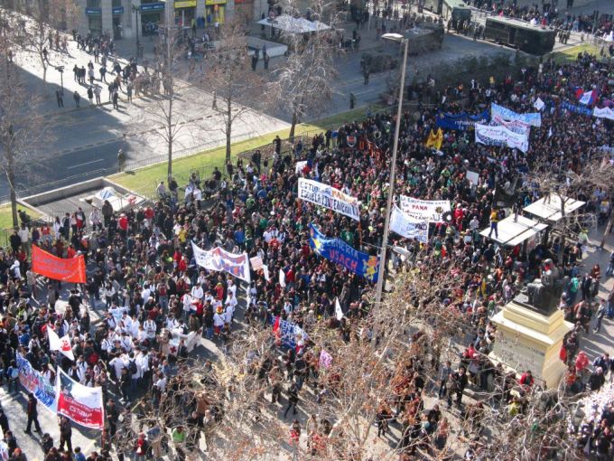 Marcha_de_estudiantes_Chile.jpg