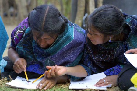 educacion-mujer-indígena-450x299.jpg