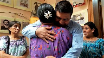 20170529_guatemala_JUANA_CIPRIAN_abrazo.jpg