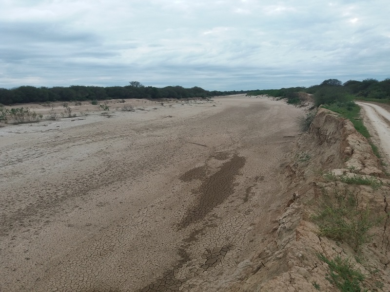 20170705 río Pilcomayo seco paraguay.jpg