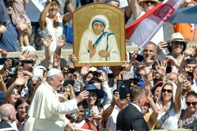 Papa Francisco_Canonizacion Madre Teresa.jpg