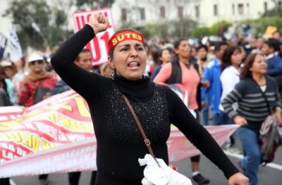 peru-paro-en-apoyo-a-docentes.jpg