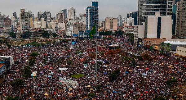 Brasil contra Bolsonaro.jpg