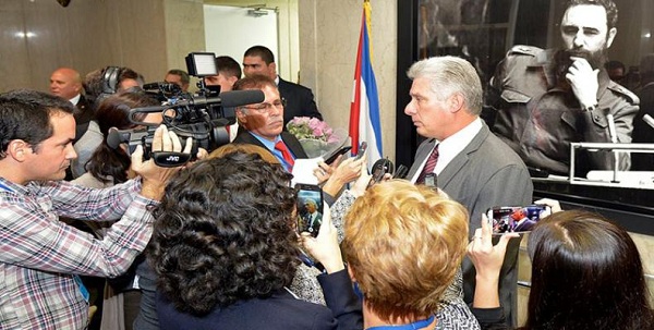 Cuba-diaz-canel-con-prensa-cuban.jpg