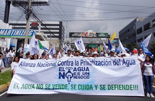 El Salvador-denuncia-estrategia-derecha-privatizar-agua-el-salvador.jpg