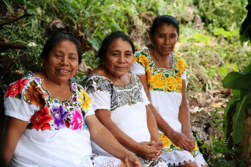 MujeresMayas.jpg