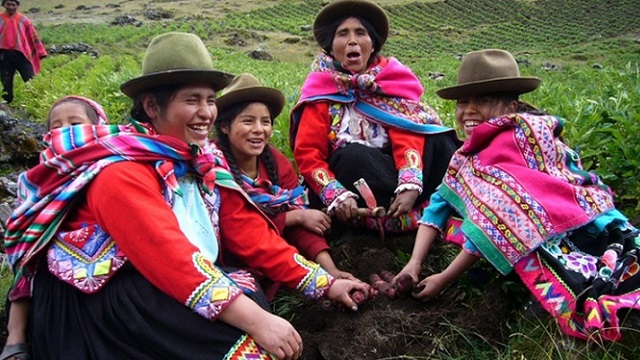 indigenasbolivia.jpg